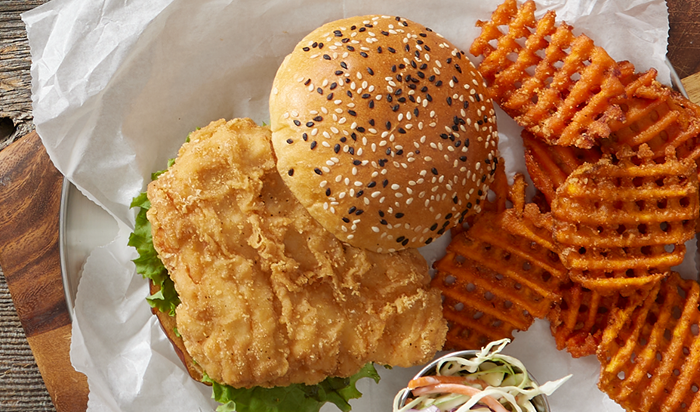 Tyson Red Label® Fully Cooked Breaded Authentically Crispy Original Chicken Breast Filets in restaurant setting