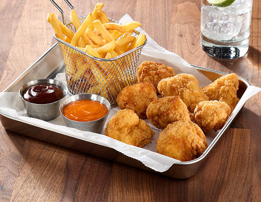 Golden crispy chicken with sauce