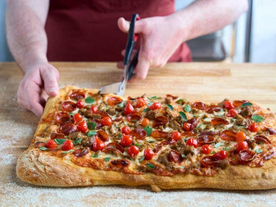 https://www.tysonfoodservice.com/recipes/by-protein/spicy-vodka-pizza-al-taglio-recipe